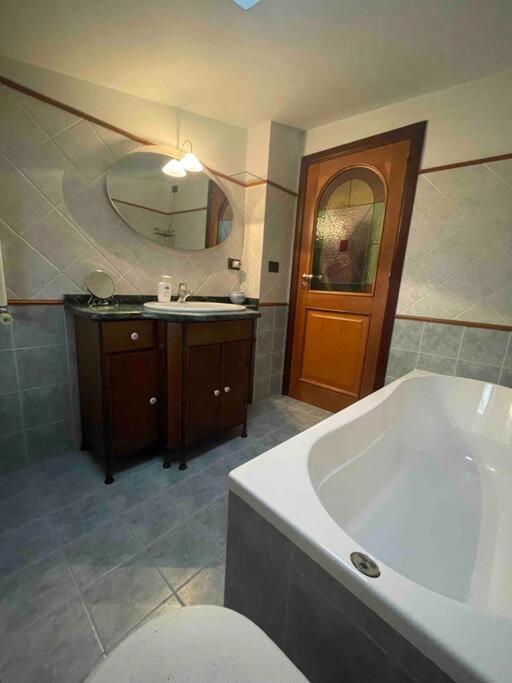 Appartamento La Casa Nel Cortile Castelbuono  Esterno foto